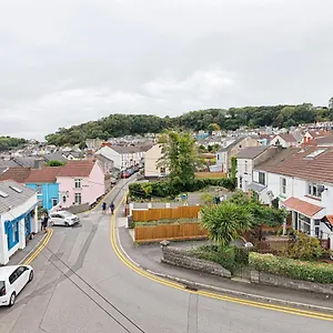 3-bed In With Free Parking & Sea Views The Mumbles