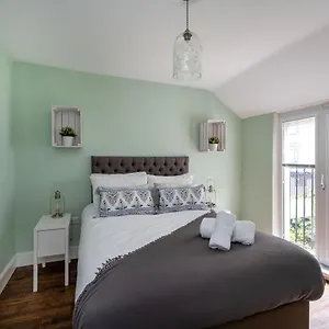 Sea View 4 Bedroom In The Mumbles