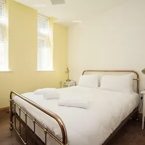Marlborough Hall - Quiet United Kingdom