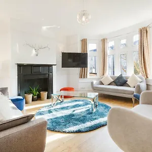The Hive House - Large Light-flooded 6bdr Townhouse United Kingdom